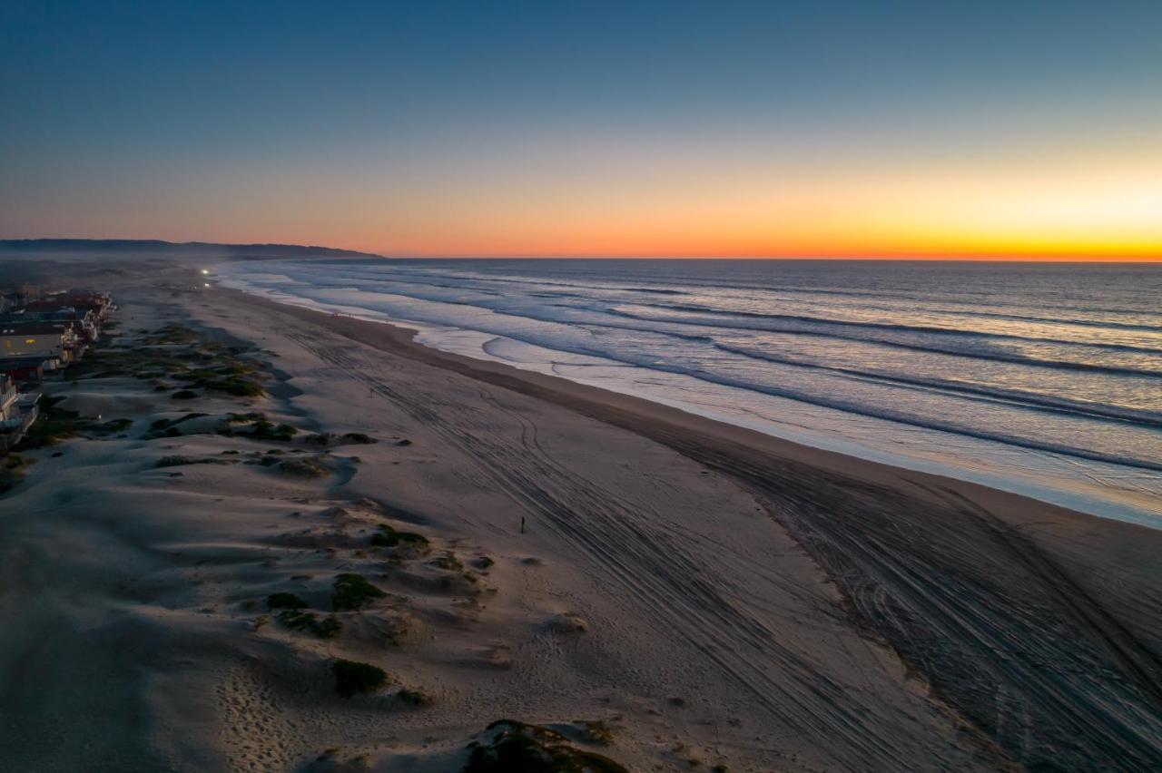 Steps To #Pismobeach With Poker, Foosball, Free Ev Charger, And Bikes Oceano Bagian luar foto